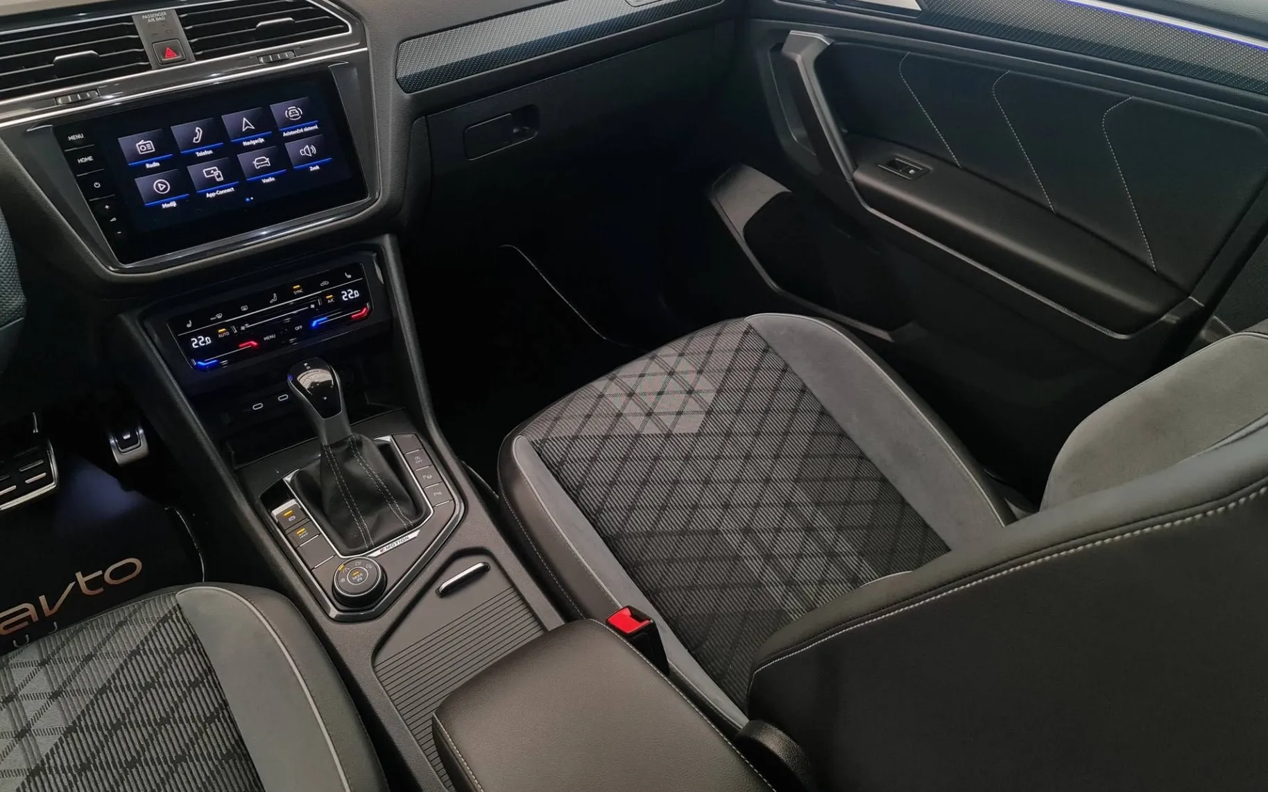Notranja slika - Volkswagen Tiguan Allspace - 4motion 2.0 TDI R-Line DSG IQ.LIGHT-Harman Kardon - 13