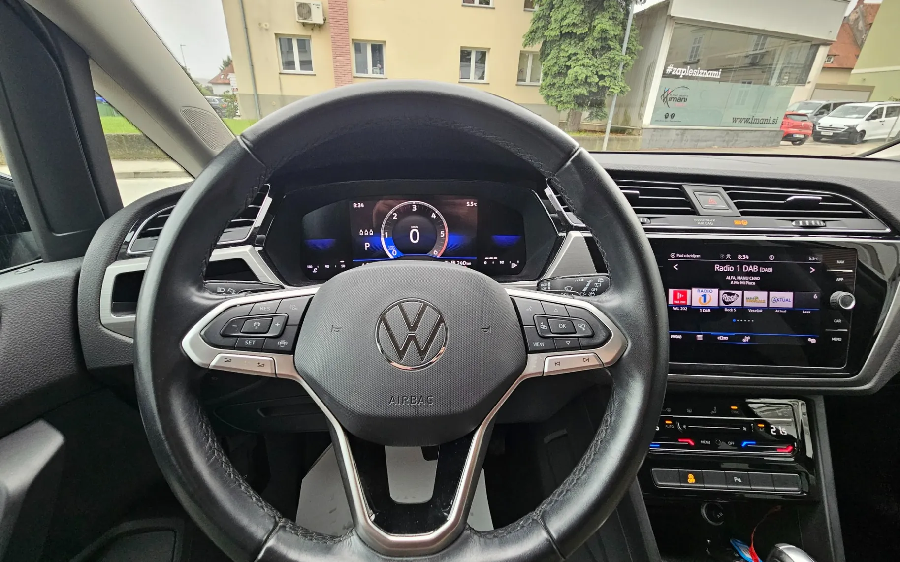 Zunanja slika - Volkswagen Touran - 2.0 TDI Family DSG - 9