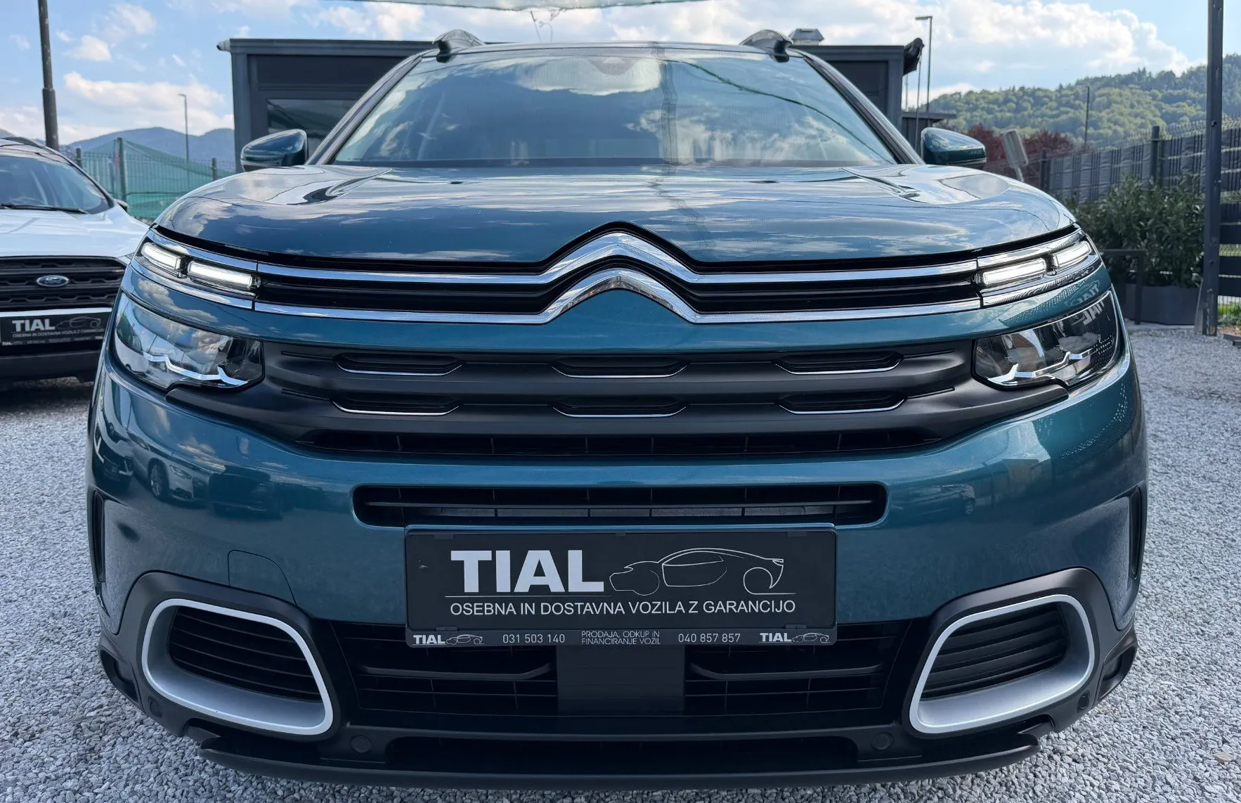 Zunanja slika - Citroën C5 Aircross - 1.2 SLO-VIRTUAL-KAMERA-NAVI-SAMO 85.000KM-ODLIČEN - 2