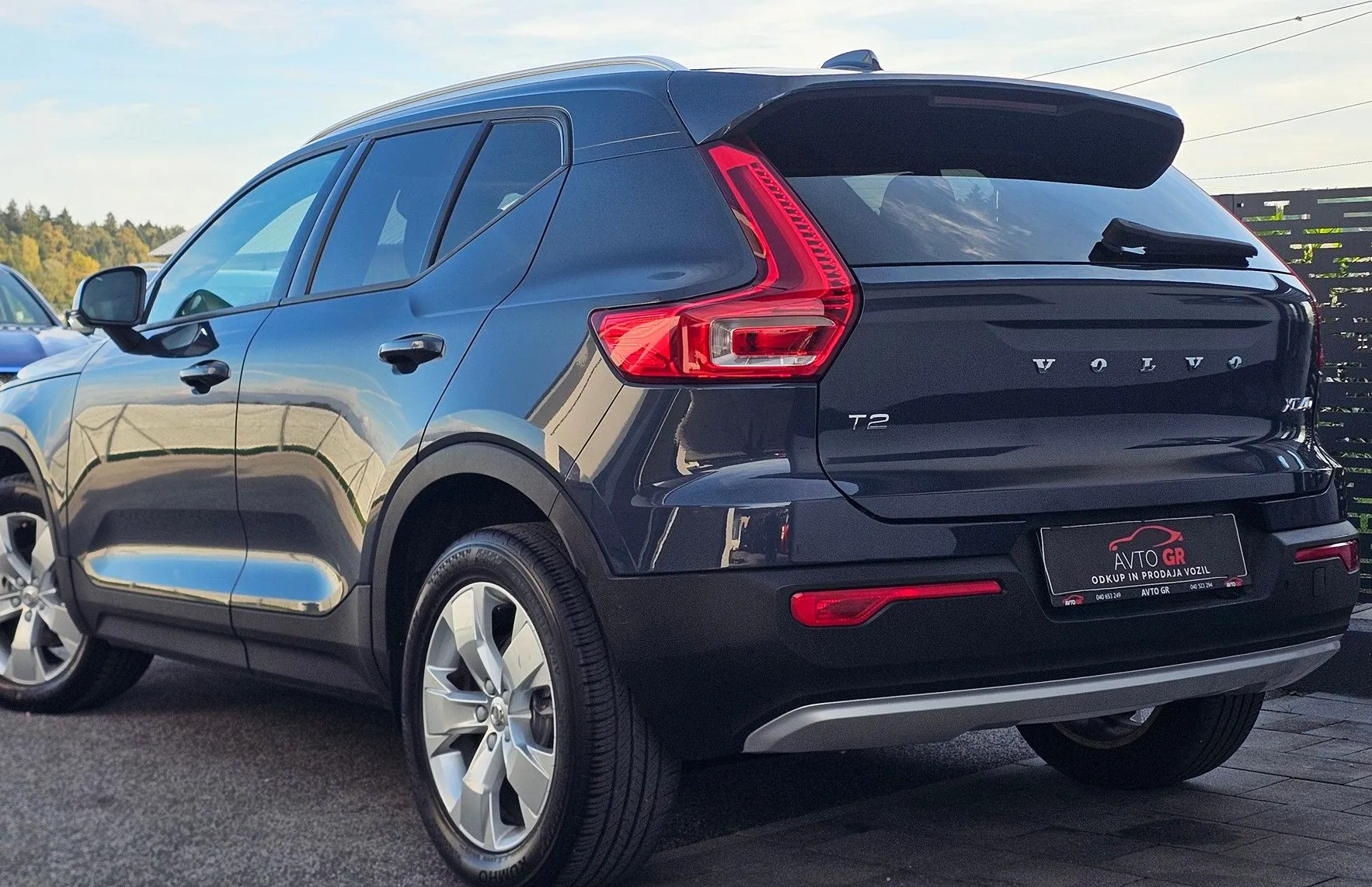 Zunanja slika - Volvo XC40 - Momentum- 1.LAST.-KAMERA-PANORAMA-fUL LED-Le 99.0 - 2