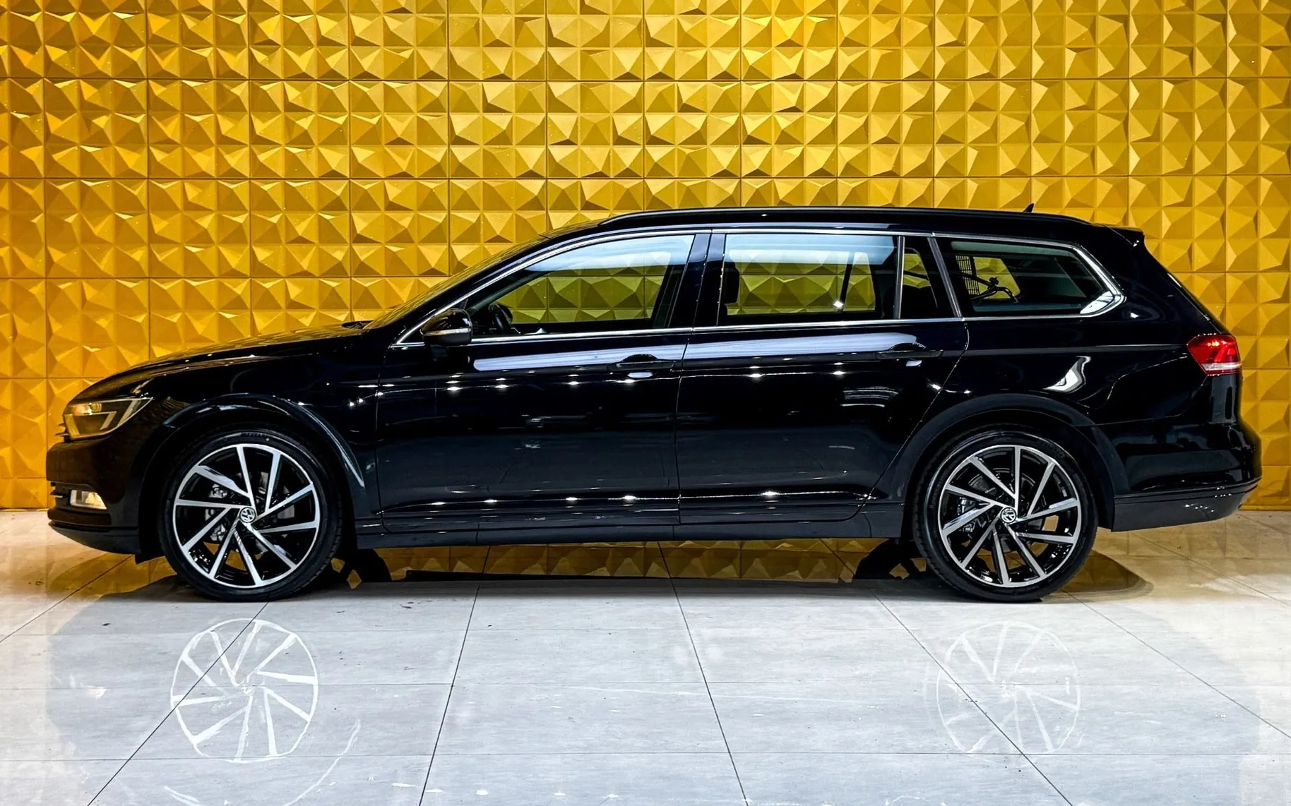 Zunanja slika - Volkswagen Passat Variant - 2.0 TDI AUT. NAVI-RADAR TEMP-BREZ POLOGA - 6