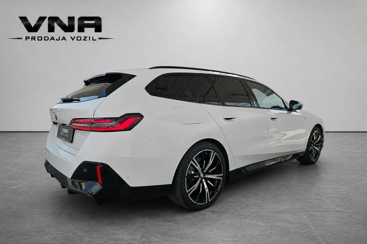 Zunanja slika - BMW serija 5: - 540d xDrive Avt. |M-OPTIC|ICON|HL.SED|360-KAM|A20| - 6