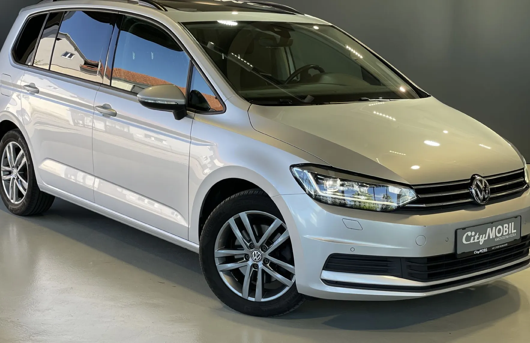 Zunanja slika - VW Touran - PANORAMA-NAVIGACIJA-ALCANTARA-GRETJE-DSG-ALU-LED - 3