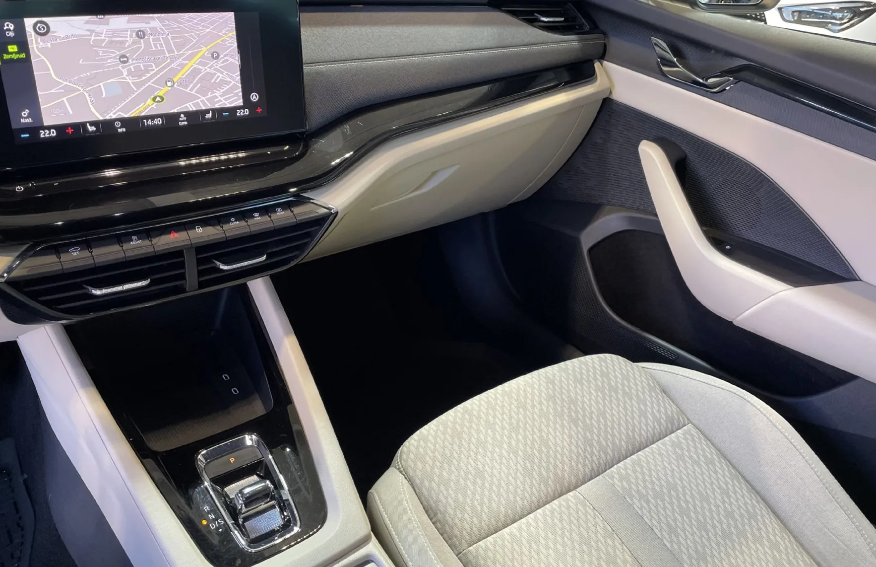 Zunanja slika - Škoda Octavia - VIRTUAL-NAVIGACIJA-LANE-RADAR-LED-DSG-ALU-KEYLESS - 9