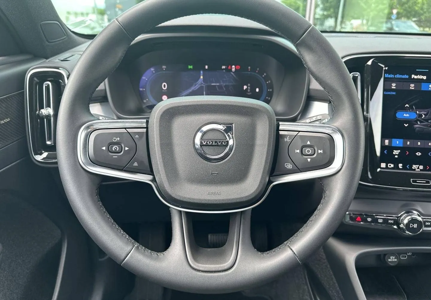 Notranja slika - Volvo XC40 - B3P Plus Dark Avt. - 14