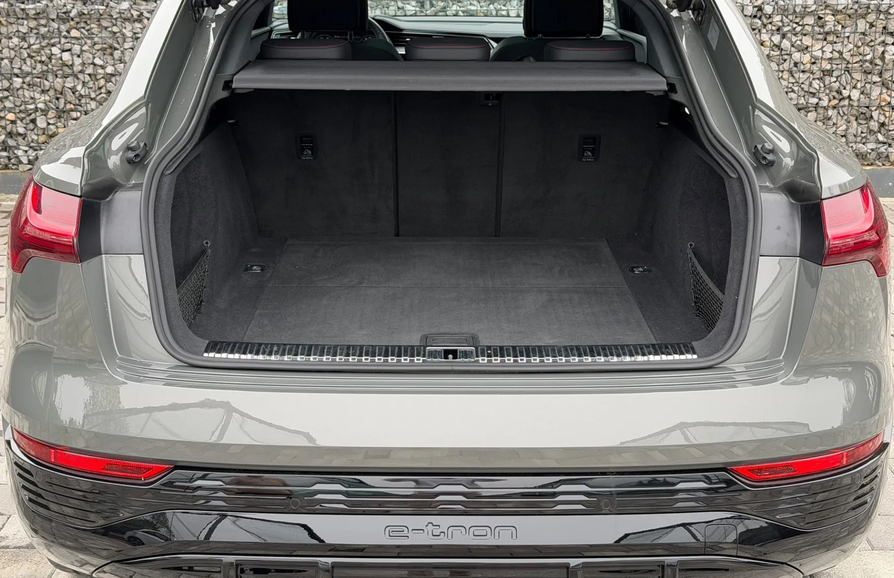 Zunanja slika - Audi Q8 e-tron Sportback - 55 quattro S-line MATRIX|KEYLESS|BO|SOFT CLOS - 20