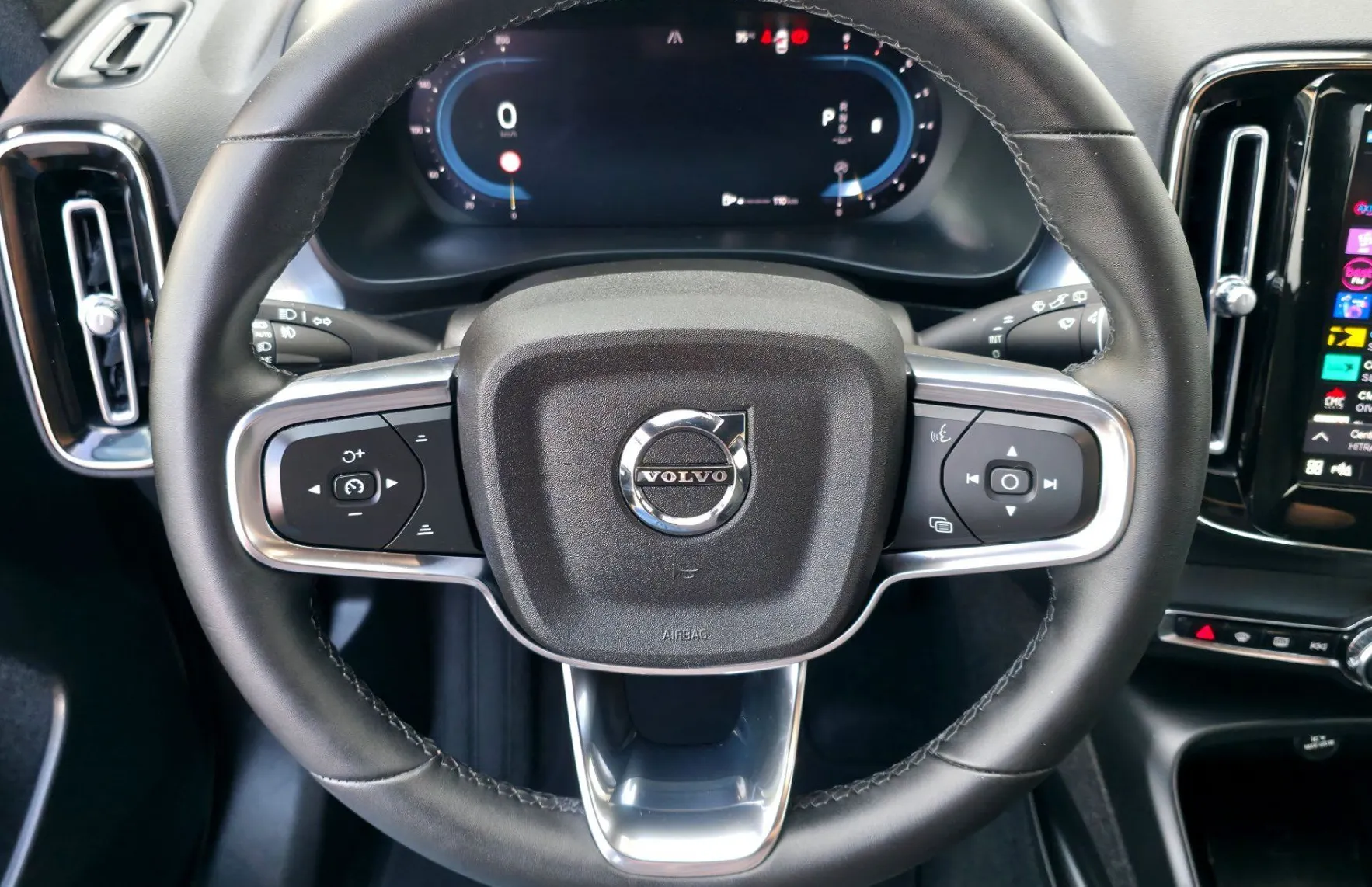 Zunanja slika - Volvo XC40 - B3P Core AT FULLED•TEMP•LANE•VIRTUAL•KEYLESS•17C• - 8