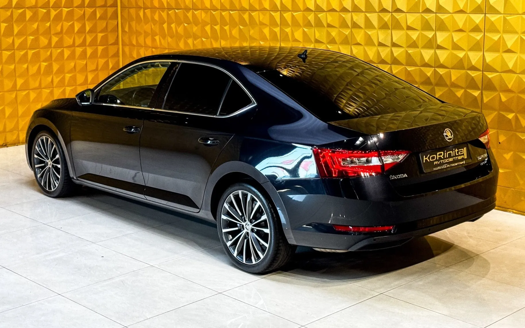 Notranja slika - Škoda Superb - 4x4 2.0 TDI AVT.-NAV - 8