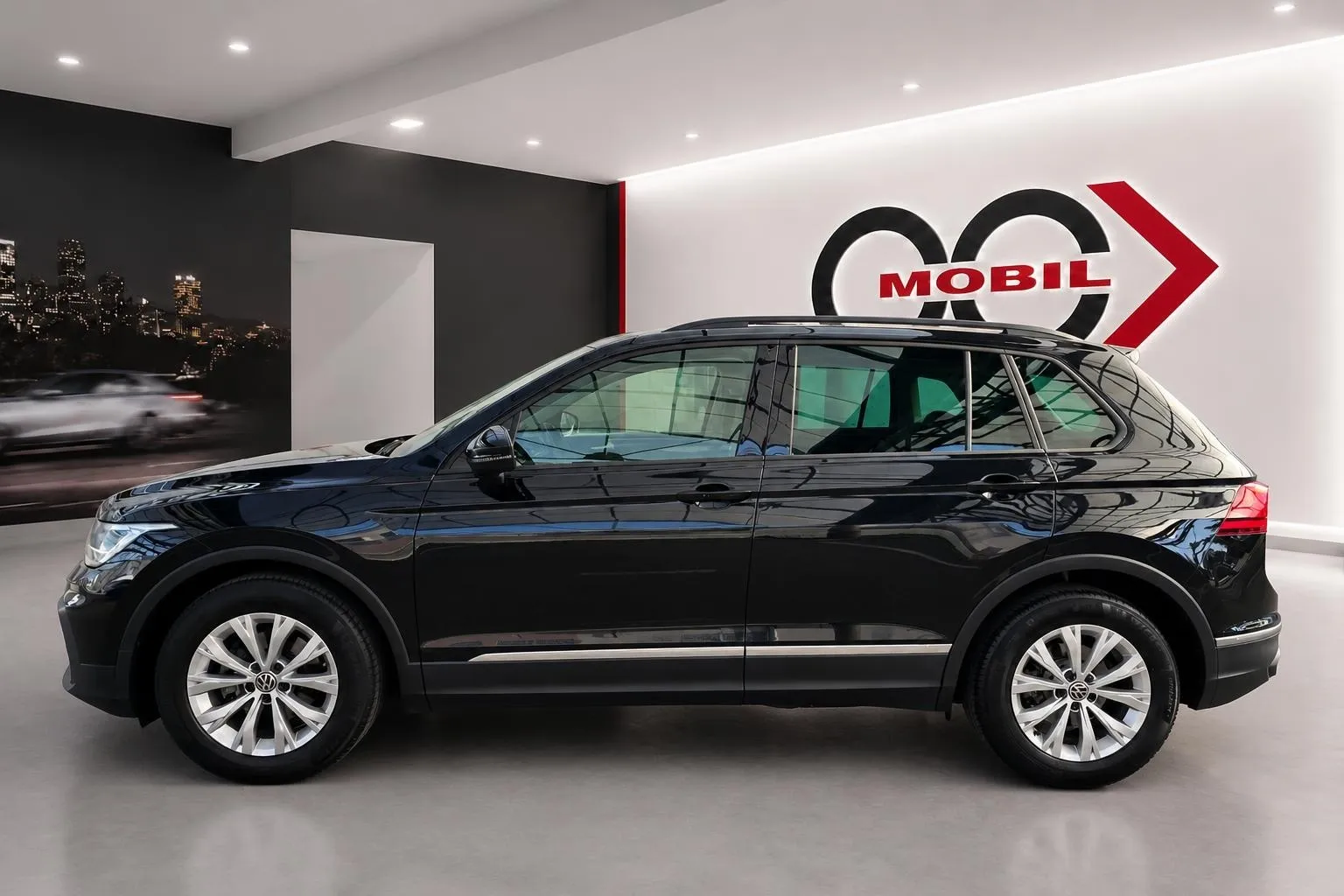 Notranja slika - Volkswagen Tiguan - 2.0 TDI BMT Life DSG - LED.kamera.keyless.ambient - 8