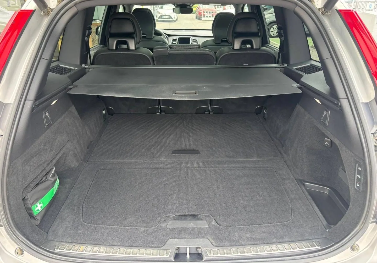 Notranja slika - Volvo XC90 - B5D AWD Plus Dark Avt. SLO-ZRAČNO-HAR KARDON-PANO - 8