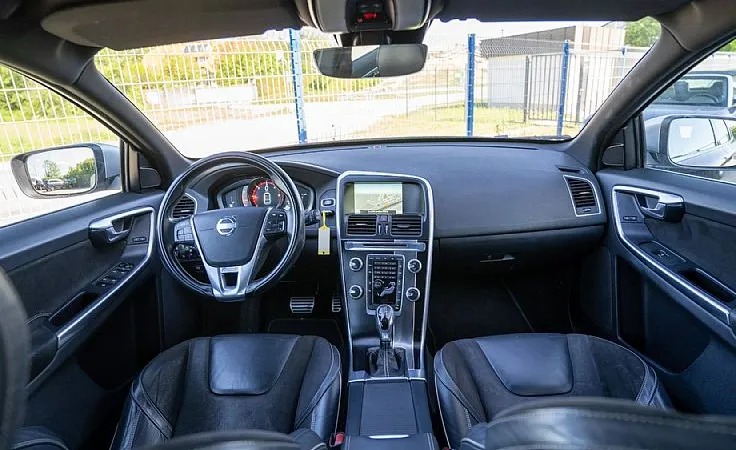 Zunanja slika - Volvo XC60 - D4 R-Design - 9
