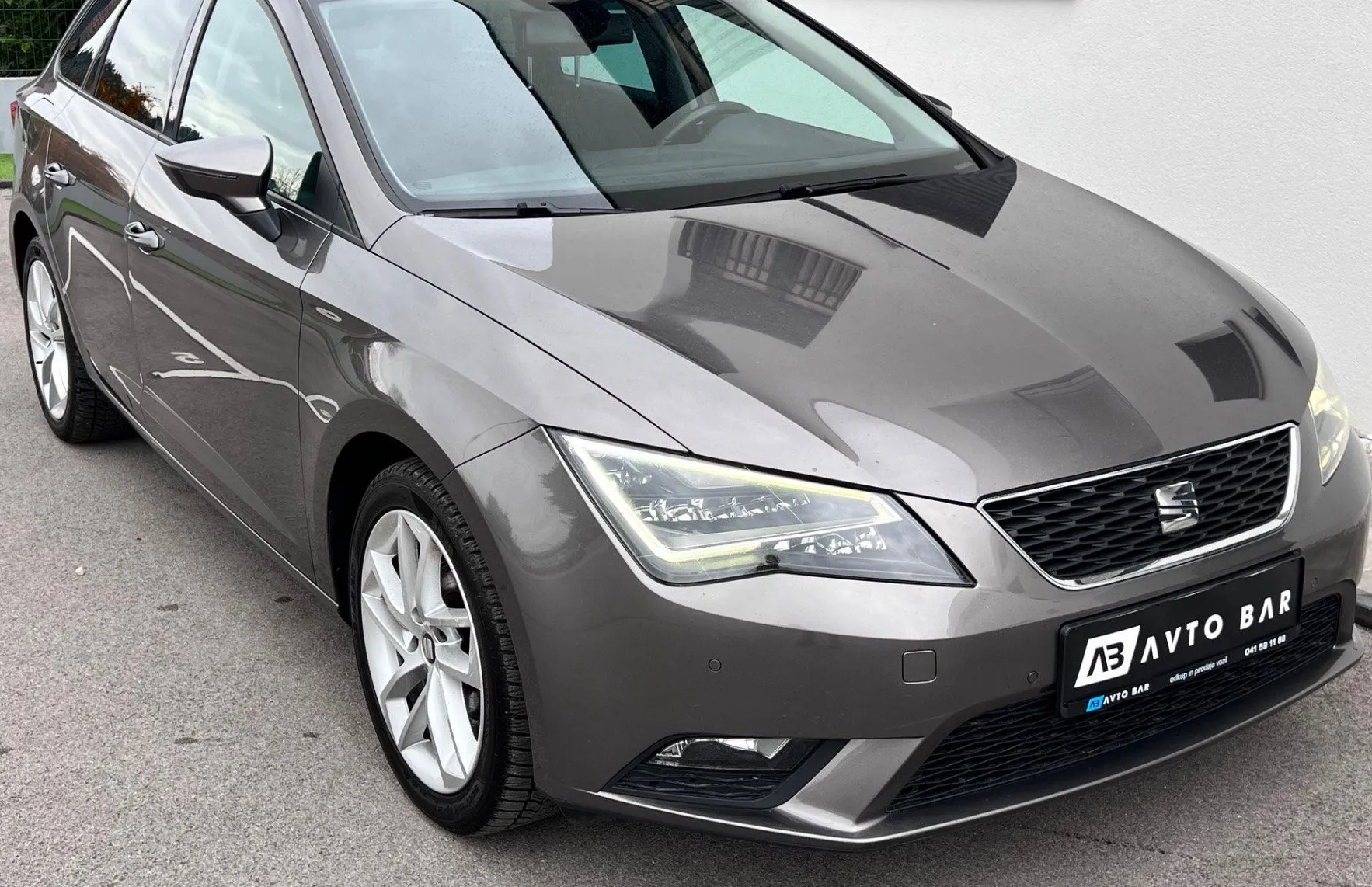 Zunanja slika - Seat Leon - 1.6 TDI+SLO+ALU+NAVI+PDC+LED - 4