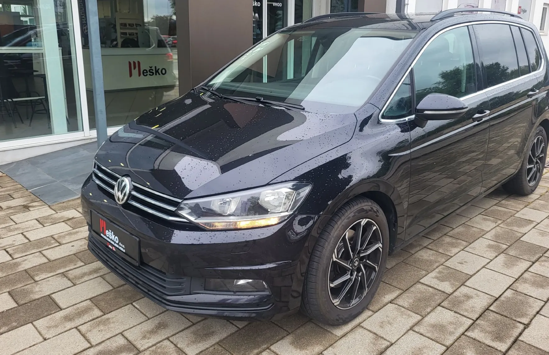 Zunanja slika - Volkswagen Touran - 2.0 TDI DSG 7 sedežni-acc-pdc-alu-radar - 1