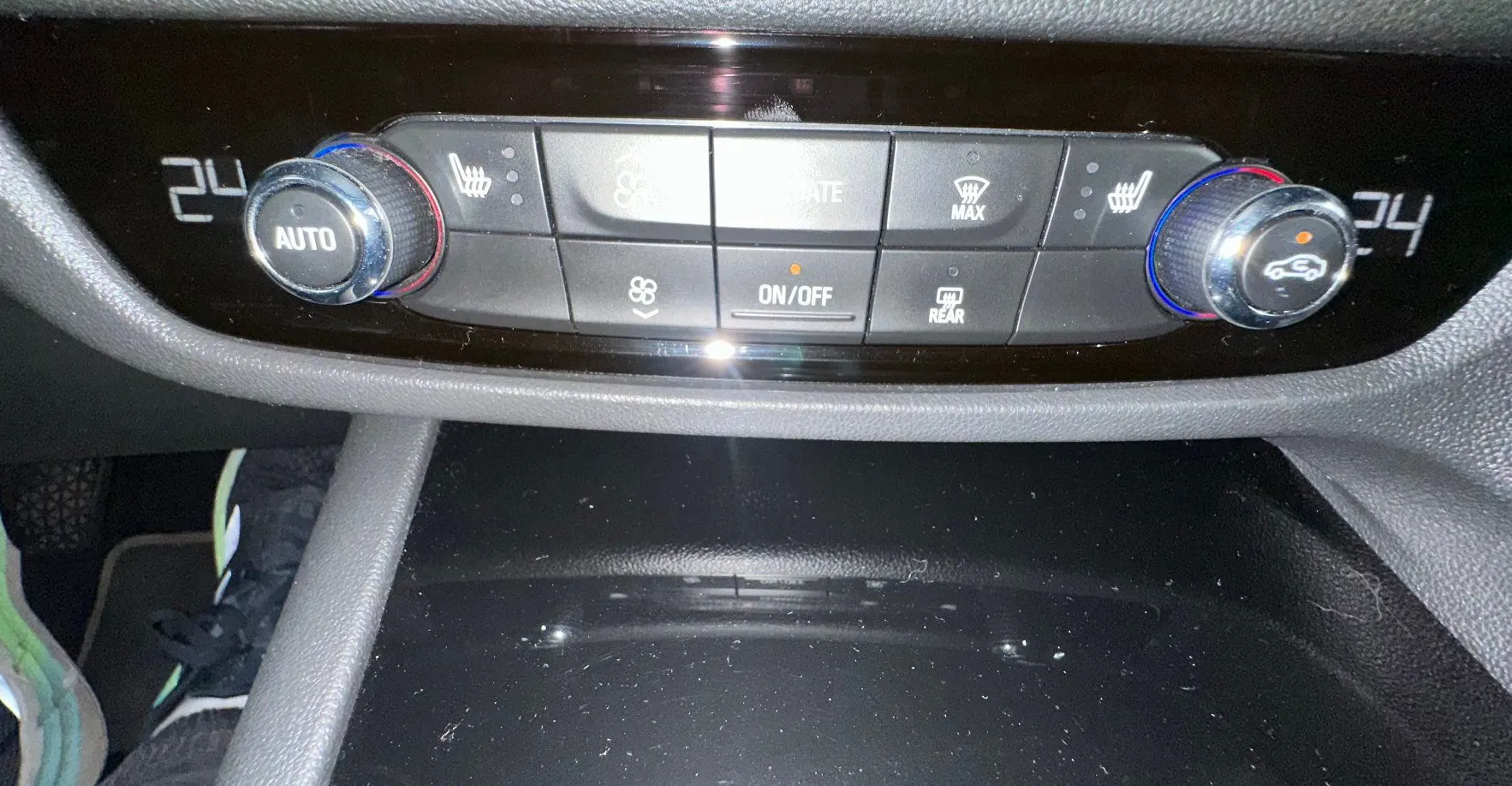 Zunanja slika - Opel Insignia - 1.6 CDTi.USNJE.NAREJEN VEL.SERVIS+MENJALNIKU - 12
