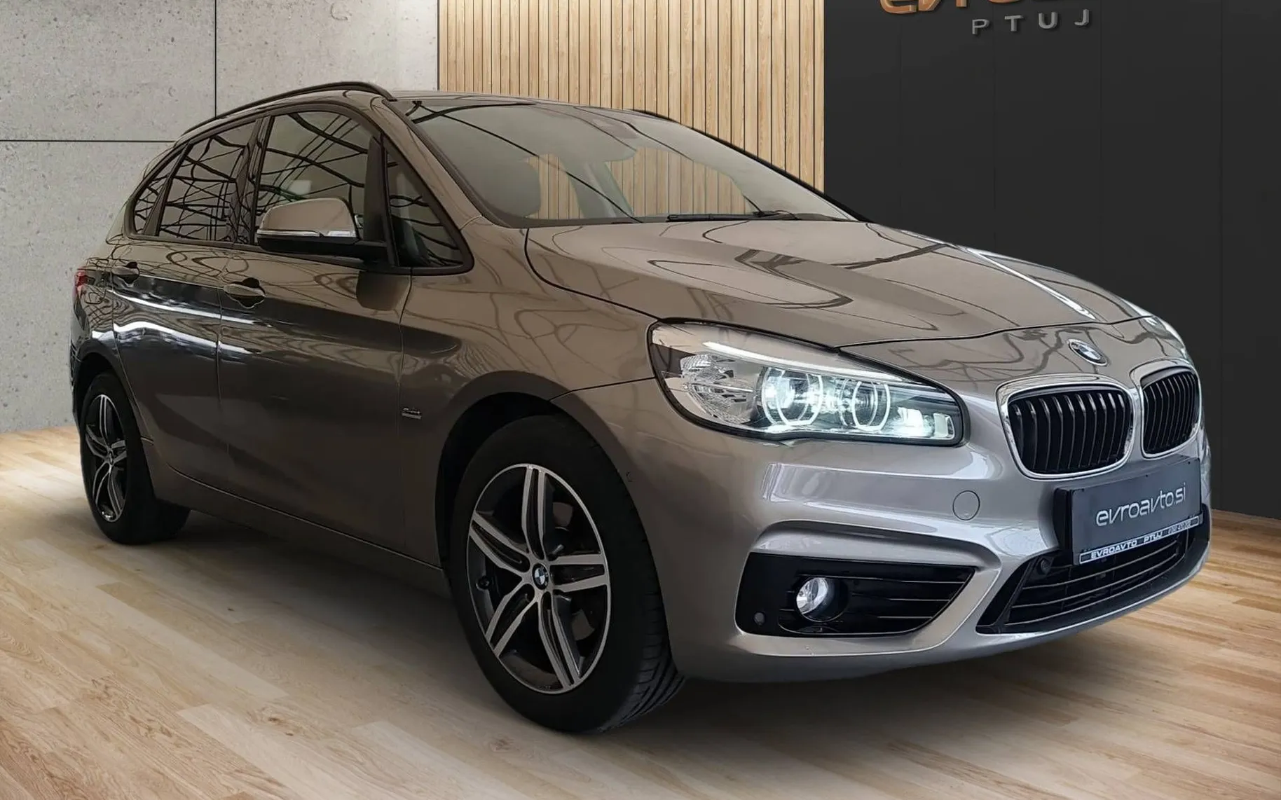 Notranja slika - BMW serija 2 Active Tourer: - serija 2  218d Active Tourer Sport Line - 8