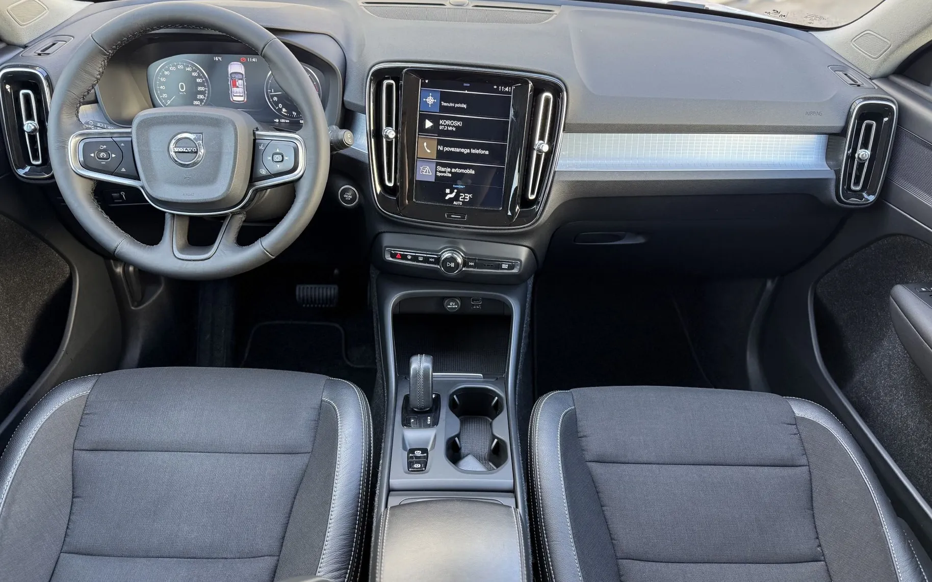Zunanja slika - Volvo XC40 - D3 A Momentum 1.LASTNIK - 14