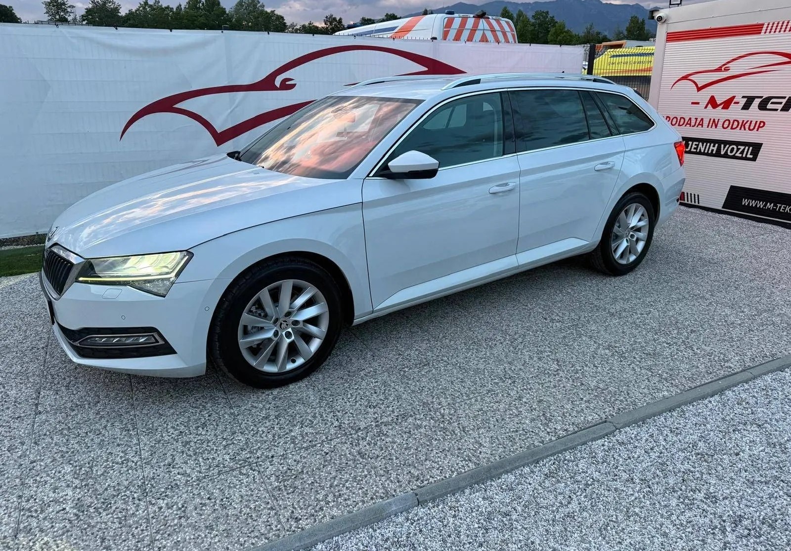 Zunanja slika - Škoda Superb - 2.0 TDI SportlineVIRTUL-ACC-VELIK SERVIS-DSGSERVIS - 5