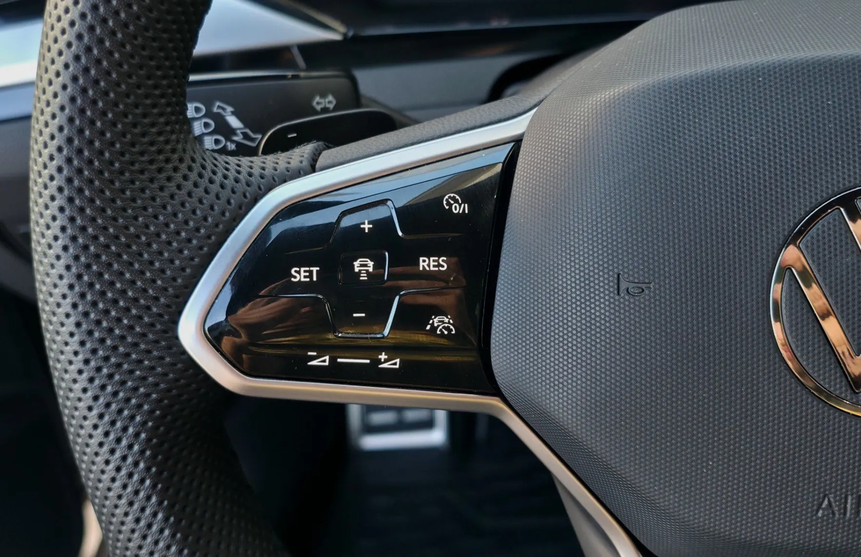 Zunanja slika - Volkswagen Arteon - 2.0TDI DSG R-Line IQ.MATRIX•ACC•GRETJE•KEYLESS•18C - 9