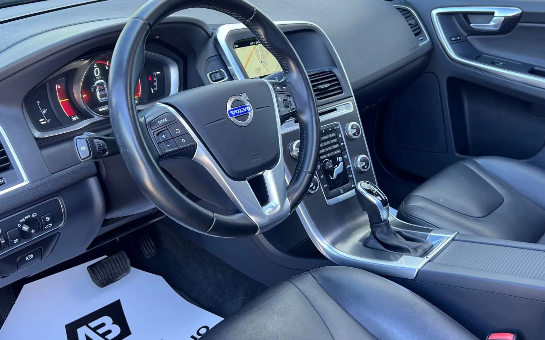 Notranja slika - Volvo XC60 - T5 Summum Geartronic+1.LAST+NAVI+XENON - 12