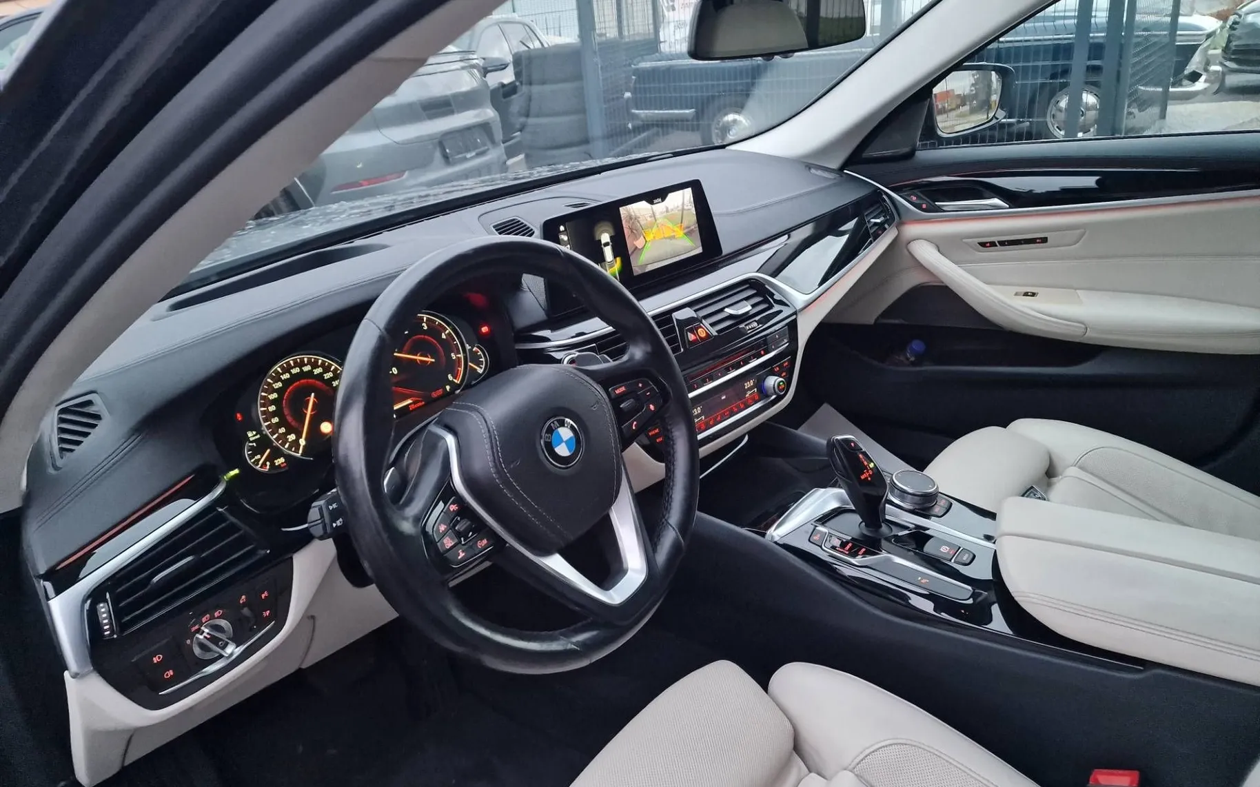 Notranja slika - BMW serija 5 Touring: - 530d xDrive SPORTLINE SERVISIRAN SLO. SOFT-HEAD - 12