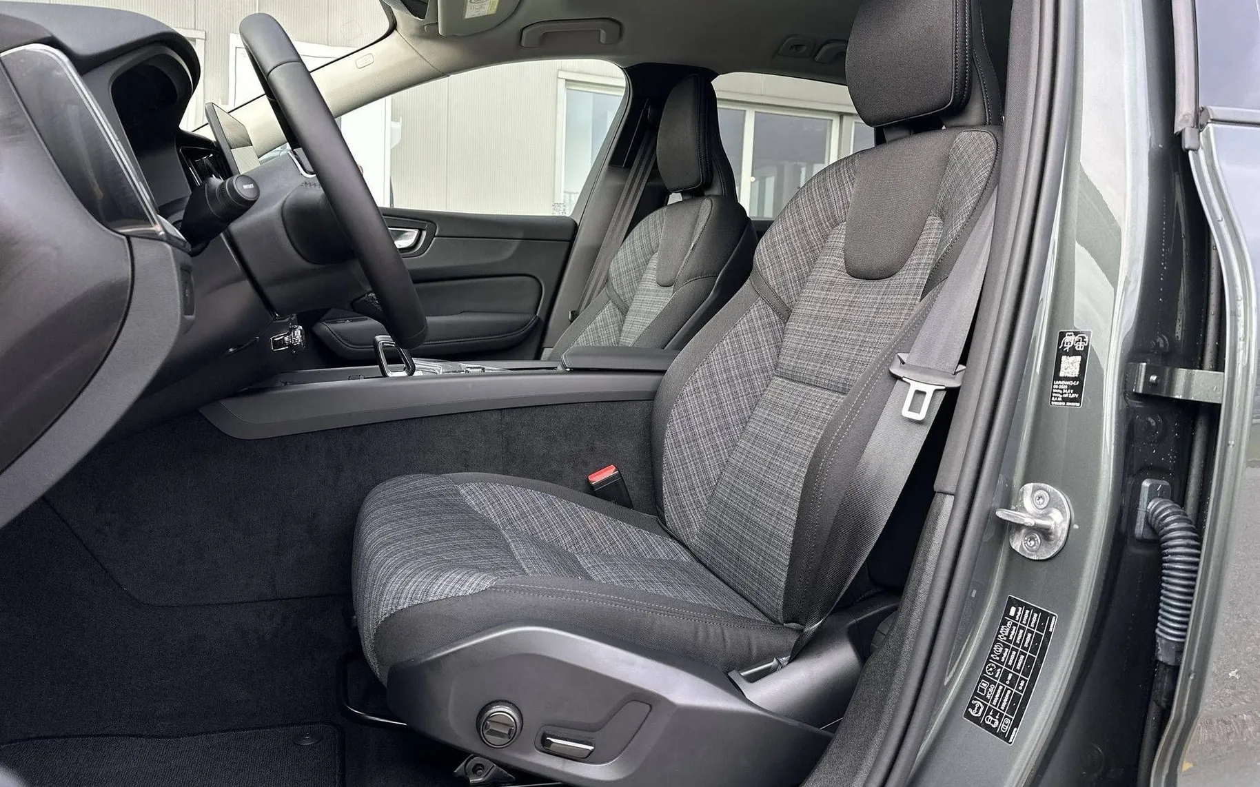 Notranja slika - Volvo XC60 - B5 P AWD Core Avt. - 10