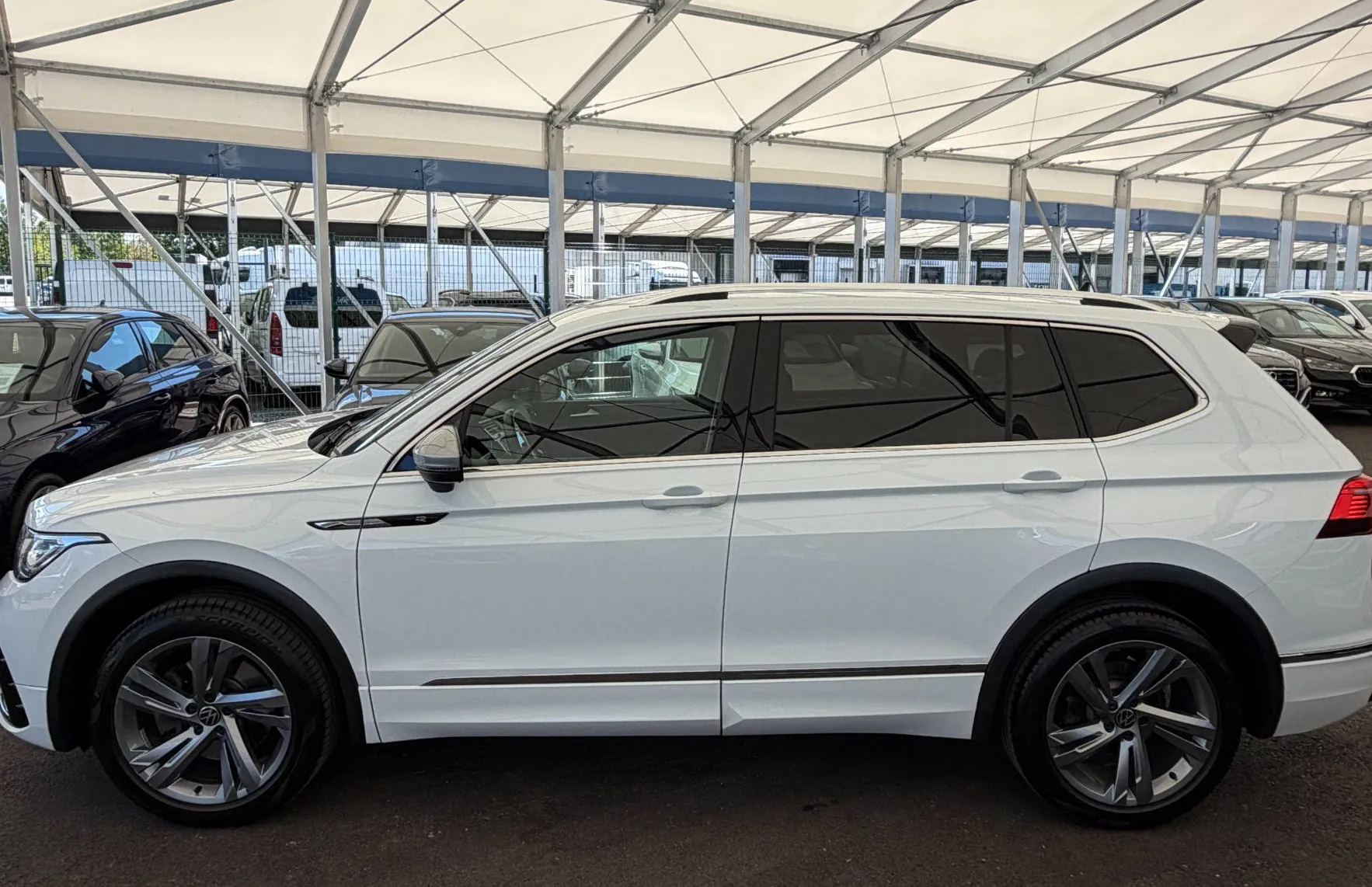 Zunanja slika - Volkswagen Tiguan Allspace - R-LINE 2.0 TDI 4M DSG VL.KLJUKA-MATRIX LED-KAMERA - 3