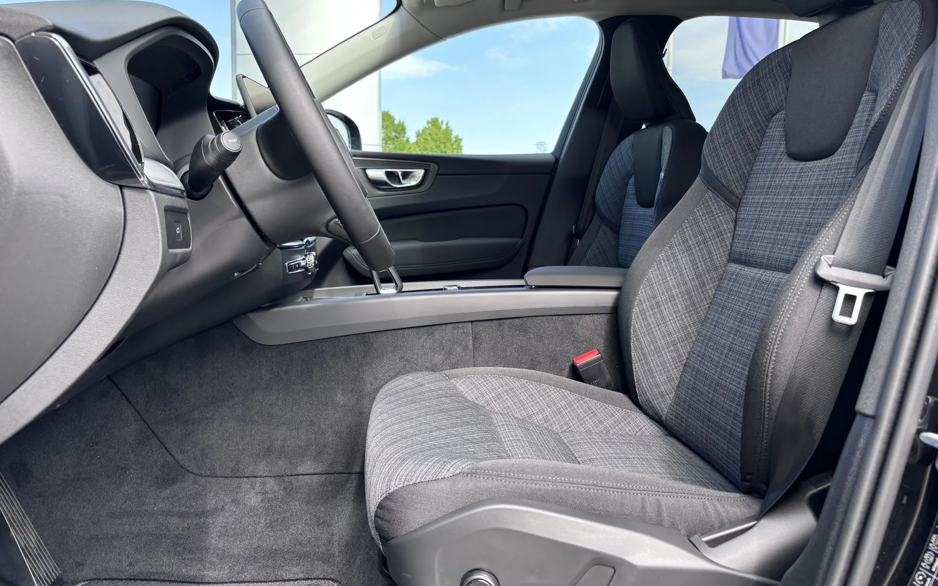 Zunanja slika - Volvo XC60 - B5P  Core AT AWD 3 leta garancije + 3 servisi - 7