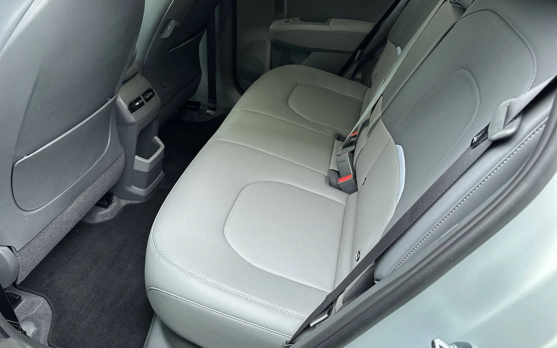 Notranja slika - KIA EV3 - SKY 58.3 kWh baterija - 10