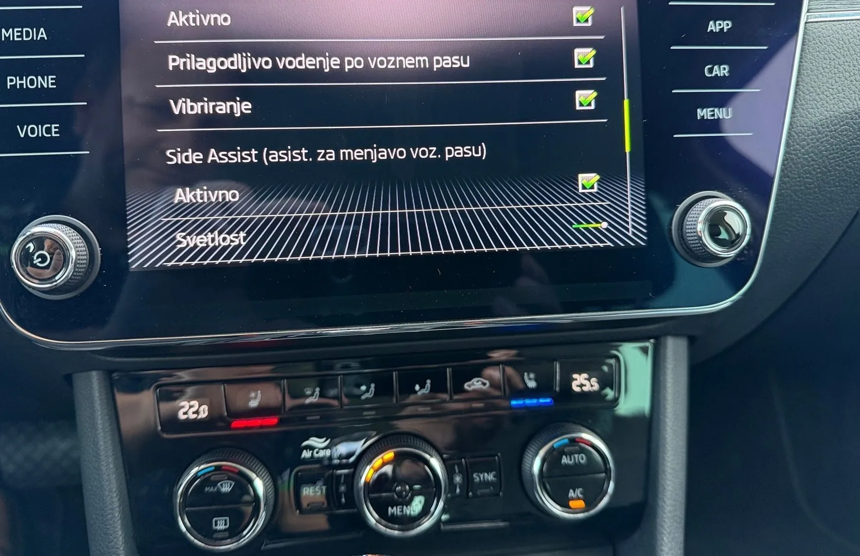 Zunanja slika - Škoda Superb - 2.0 TDI Style Combi DSG ... - 17