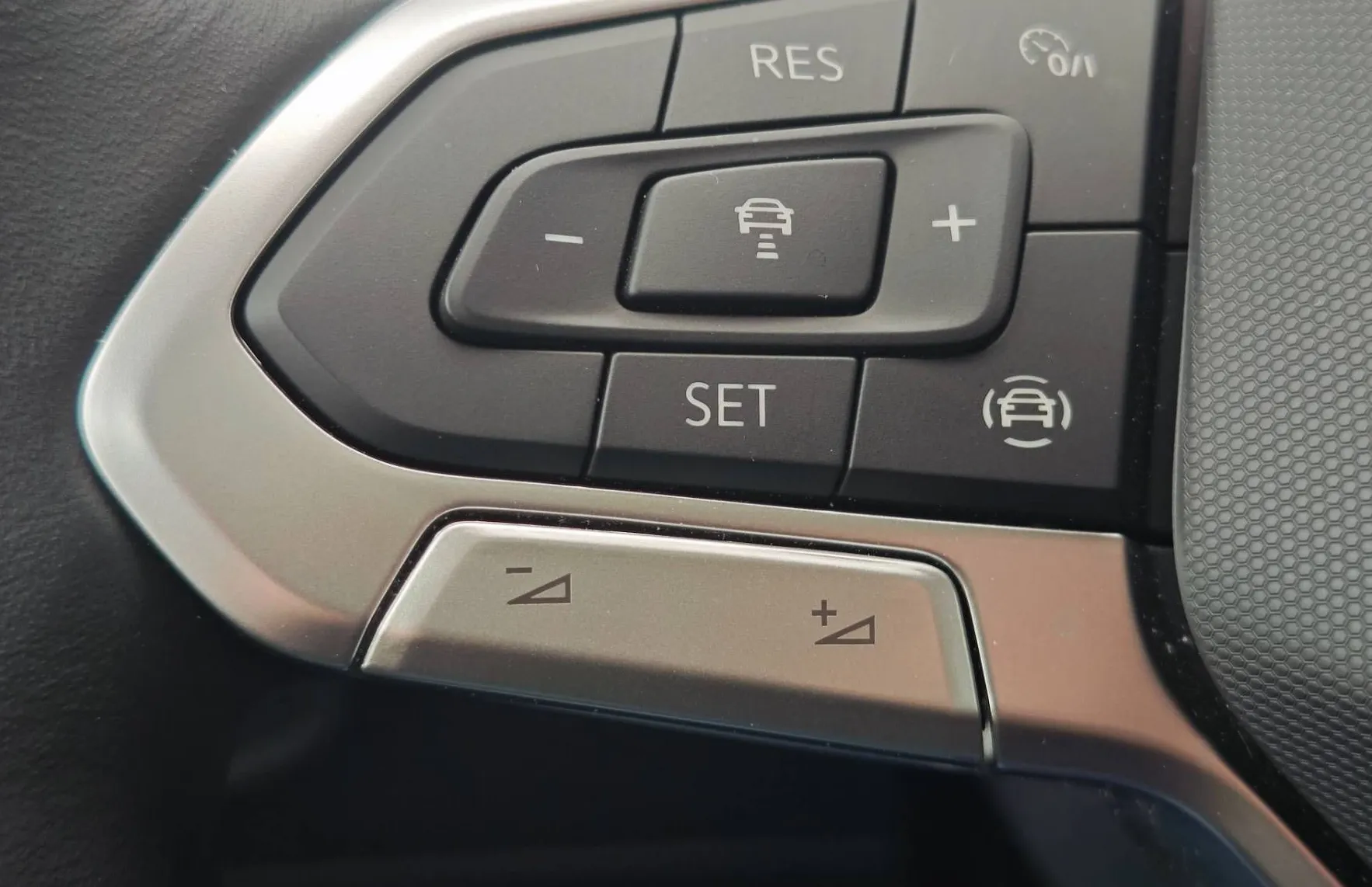 Zunanja slika - Volkswagen Touran - 2.0 TDI 4 ALL |PANORAMA|NAVI|FULL LED| - 17