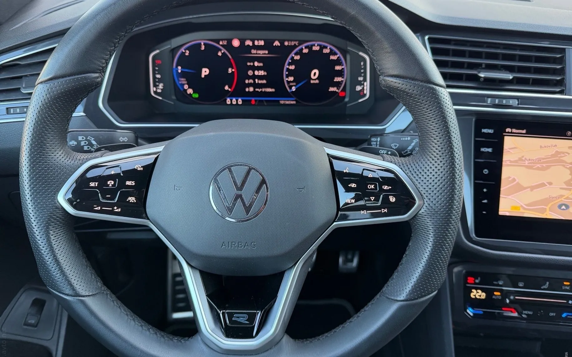 Notranja slika - Volkswagen Tiguan Allspace - 2.0 TDI DSG 4Motion R-Line - 8