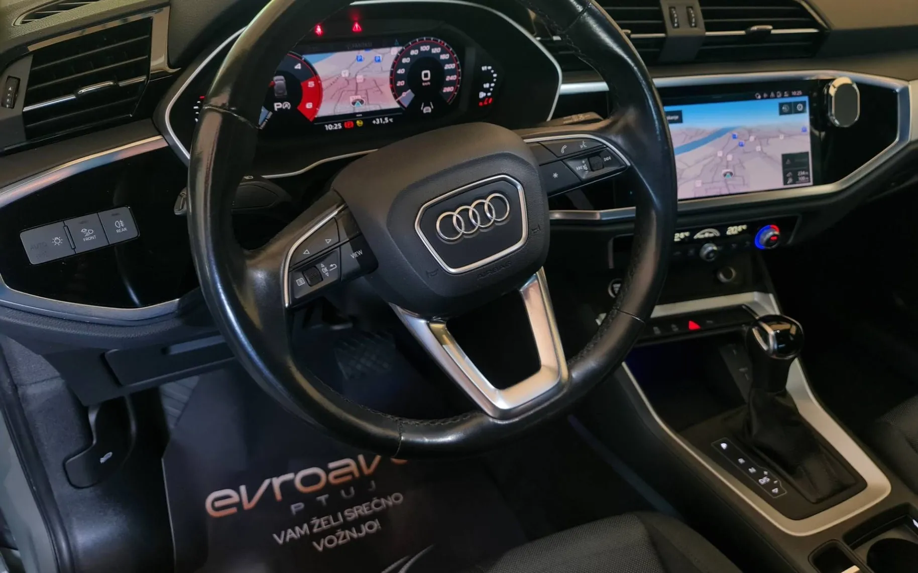 Notranja slika - Audi Q3 - quattro 40 TDI S line•Radarski tempomat•Matrix - 12