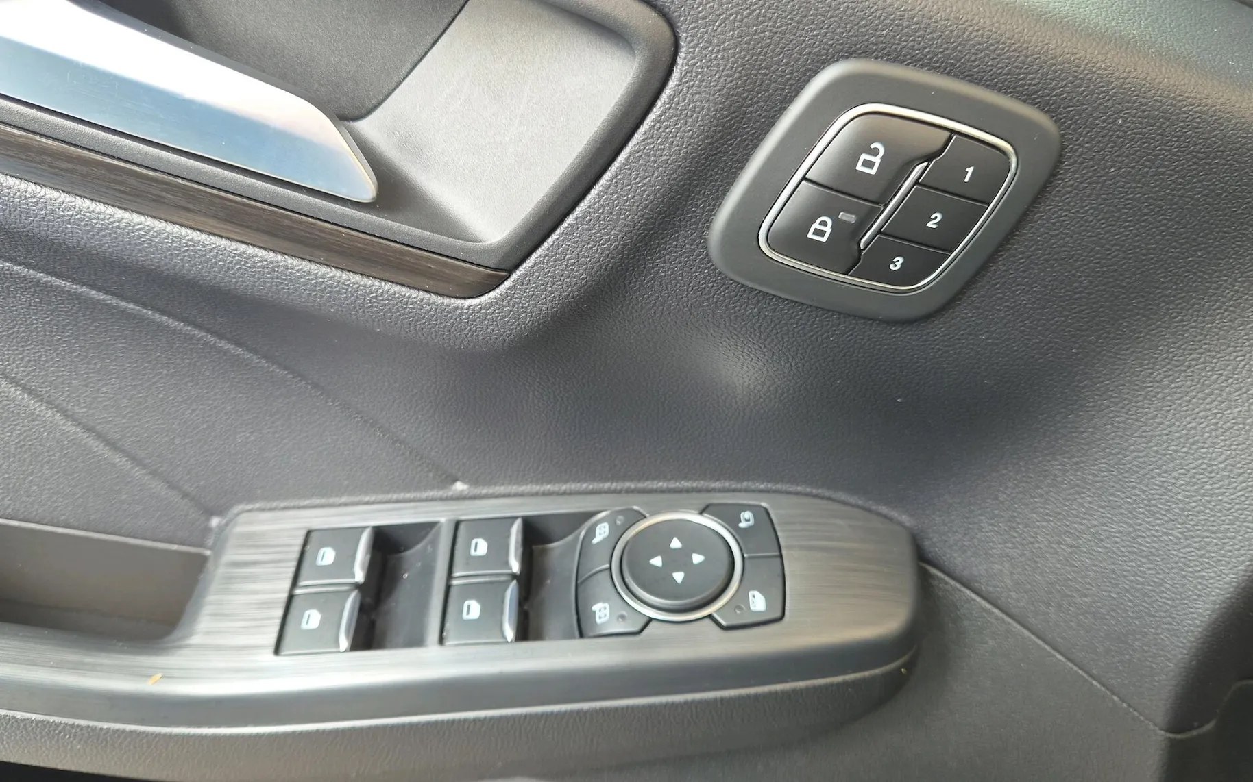 Zunanja slika - Ford Kuga - 2.5 Duratec PHEV Vignale AVT.-SLO-USNJE-HEAD-UP - 14