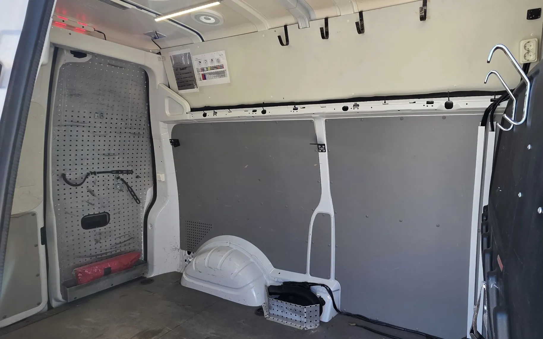 Zunanja slika - Volkswagen Transporter - T6 2.0TDI N1 DELAVNICA KAMPER KLJUKA TEMP - 18