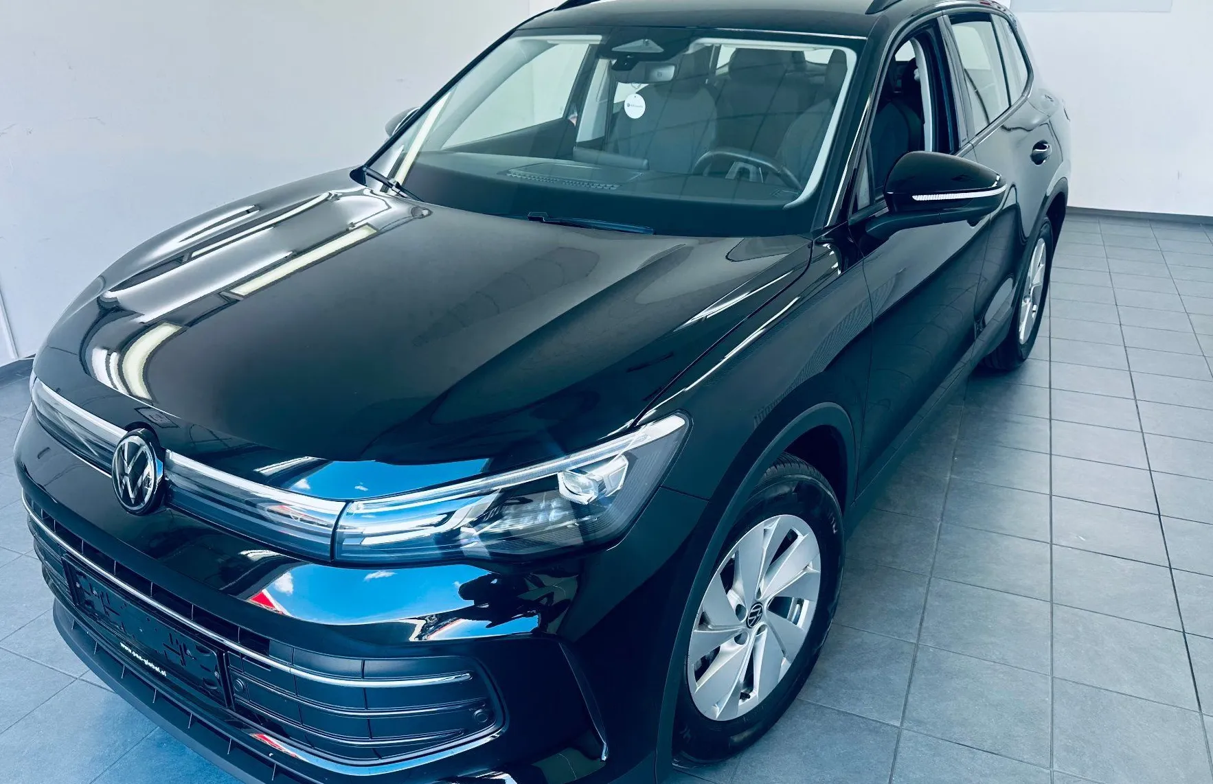 Zunanja slika - Volkswagen Tiguan - 2.0 TDI DSG 110kW.KAMERA.LED.USNJE.ACC.2025.DIZEL - 1