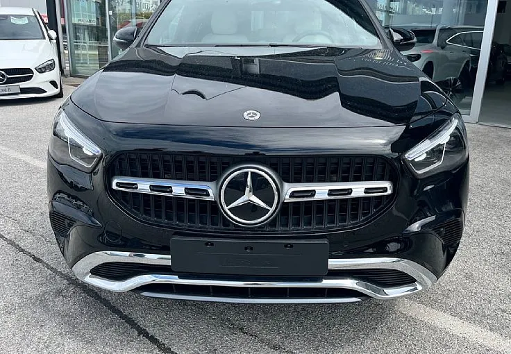 Zunanja slika - Mercedes-Benz GLA-Razred - GLA 180 Progressive Avt.  bež notranjost - 2