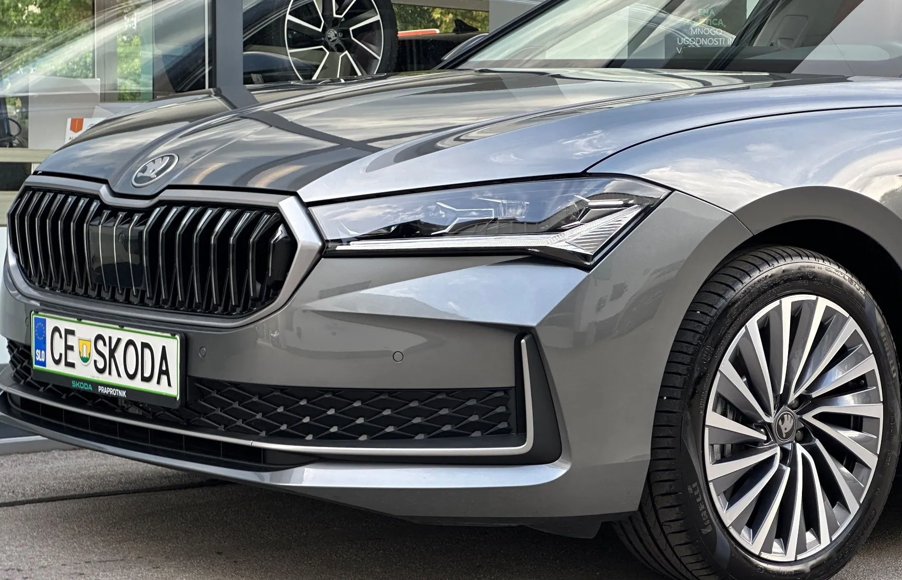 Zunanja slika - Škoda Superb - Combi L K 2.0 TSI DSG - 4
