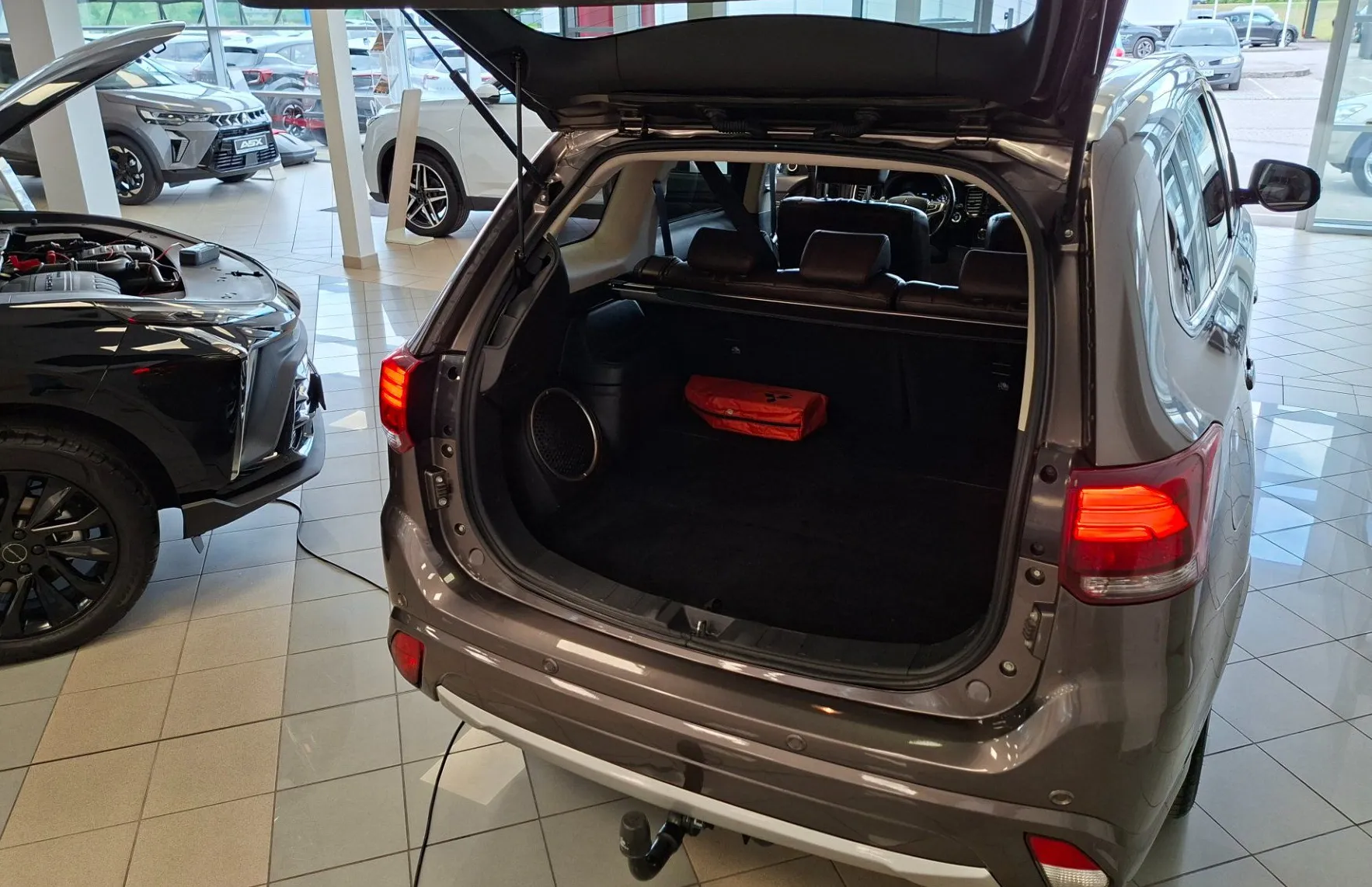 Zunanja slika - Mitsubishi Outlander - PHEV 4WD 2.0 Instyle Navi+ Avt.-SLO-ODLIČEN- - 16