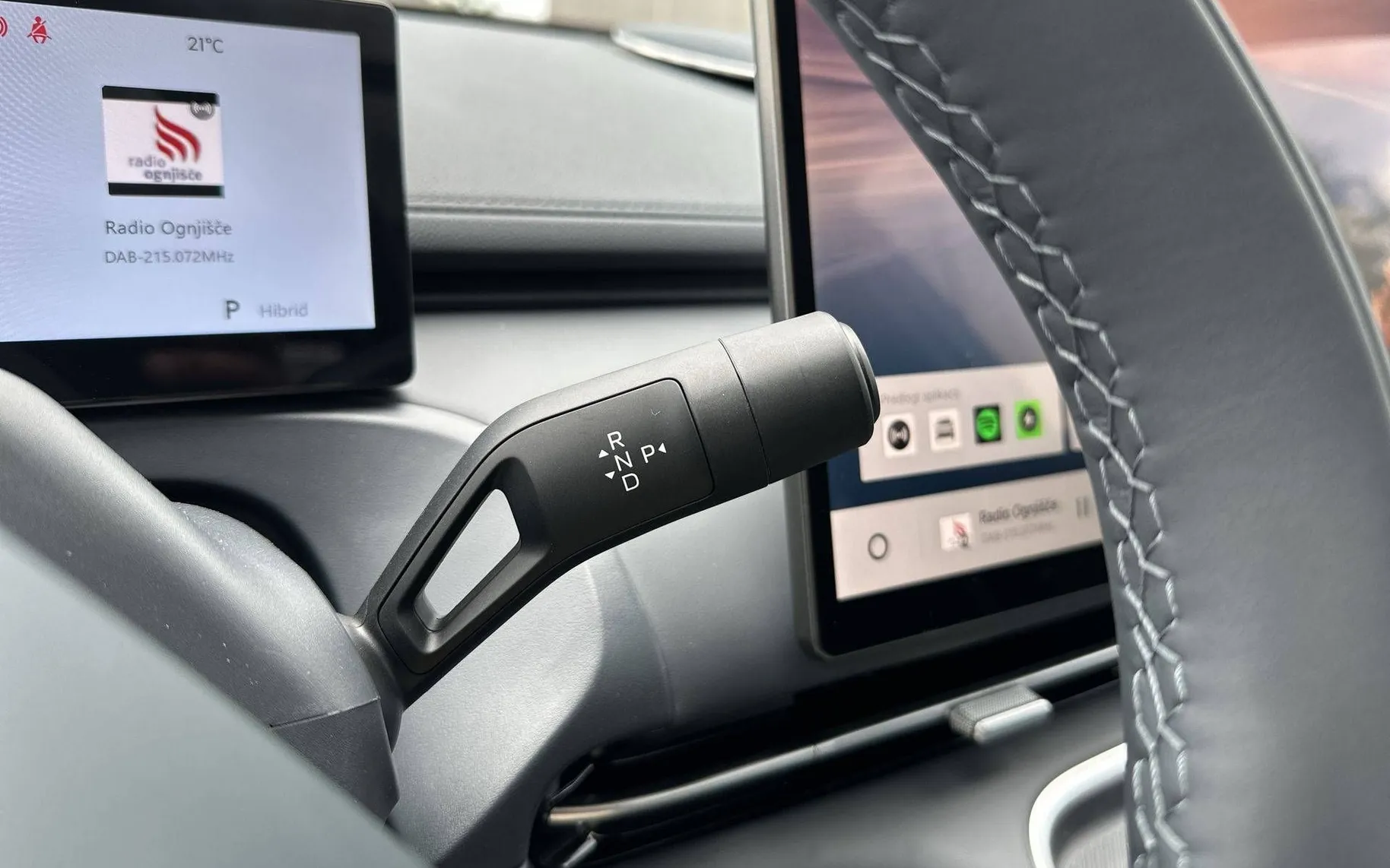 Notranja slika - Geely StarRay EM-i - Plug-In Hybrid 1.5 Max Avt. - 20