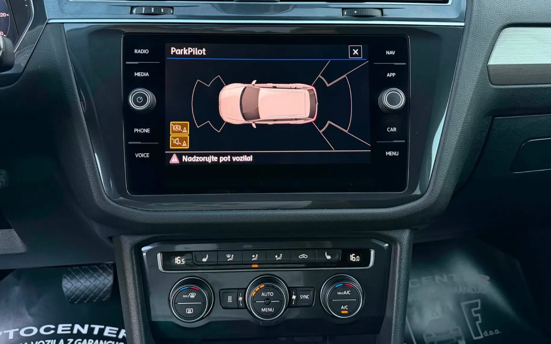 Notranja slika - Volkswagen Tiguan Allspace - 2.0 TDI-DSG-7 SEDEŽEV-VIRTUAL-LIZING ZA TUJCE-... - 11