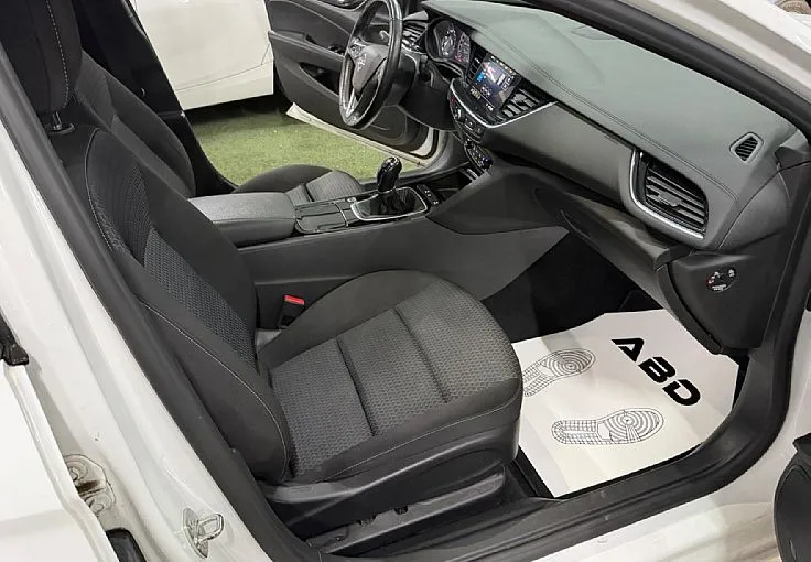 Zunanja slika - Opel Insignia - 2.0D SPORT 1.LASTNIK VIRTUAL LED KLJUKA GRETJE SED - 9