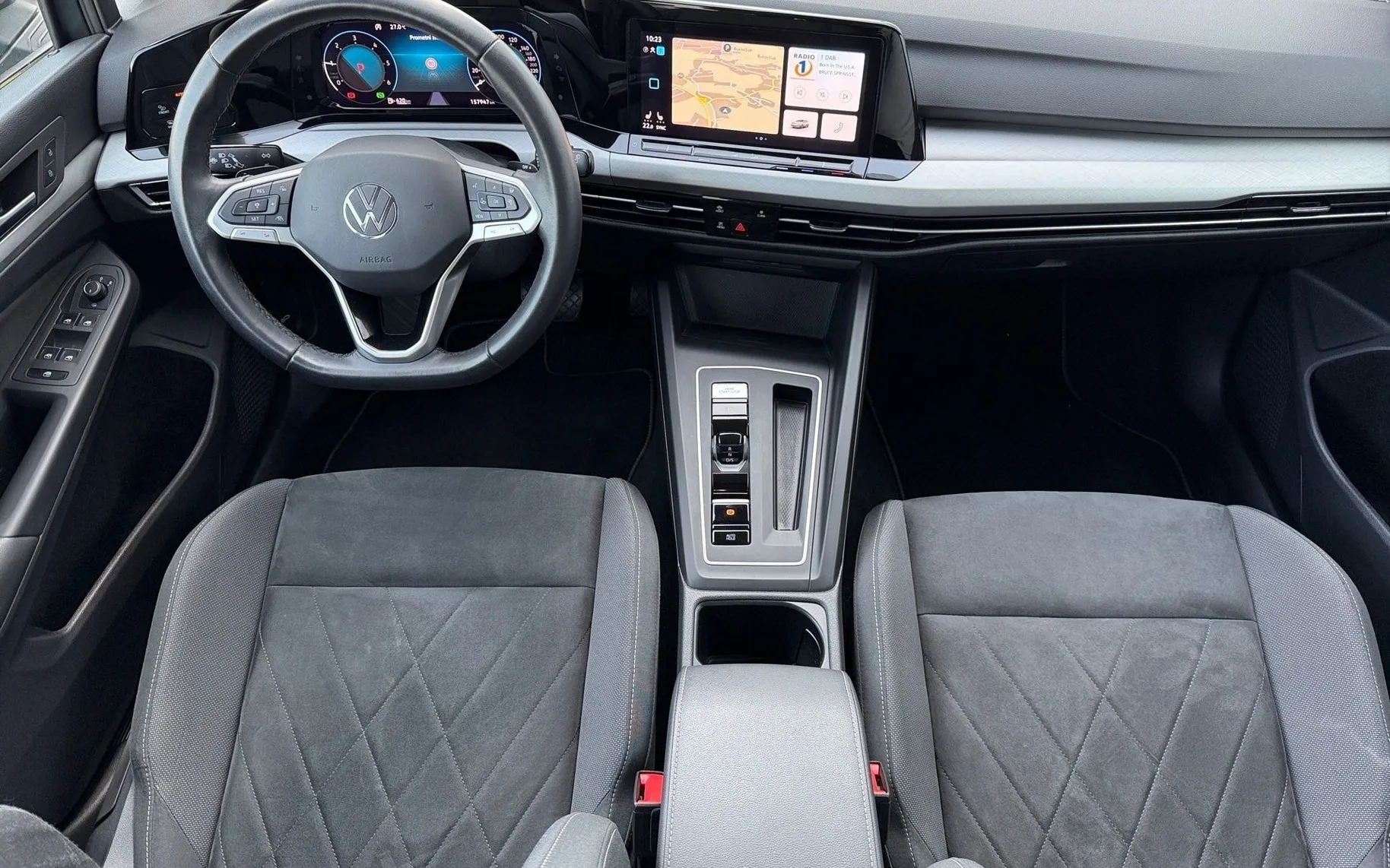 Notranja slika - Volkswagen Golf Variant - 2.0 TDI BMT Life DSG-IQ Light-Vl.kljuka-ACC-Kamera - 10