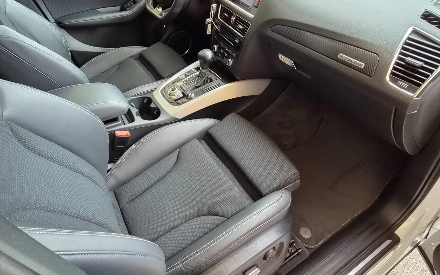 Notranja slika - Audi Q5 - 2.0TDI-QUATTRO-3XS-LINE-PANORAMA-ACC-KAMERA-20COL- - 7