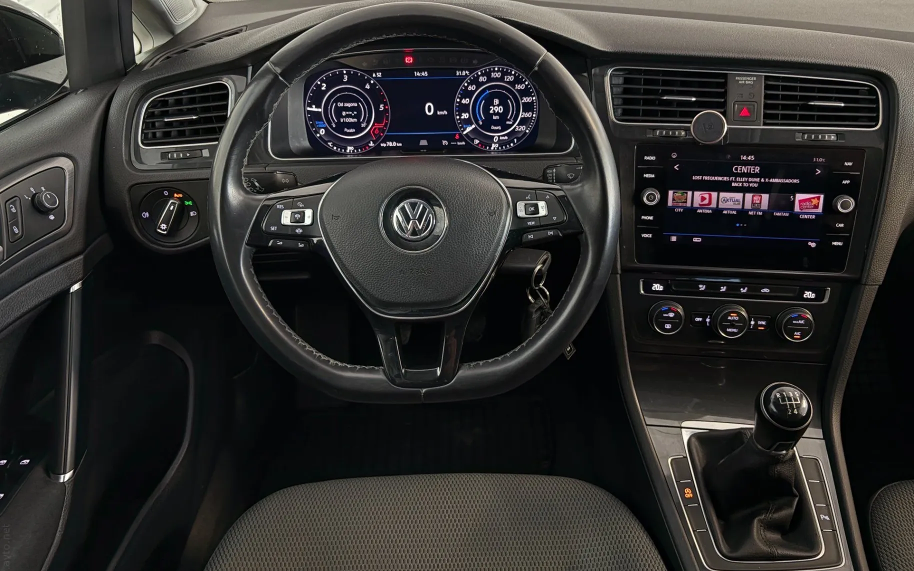 Notranja slika - Volkswagen Golf - 1.6 TDI  R-Line - Pano - ACC - Virtual - PDC - S - 9
