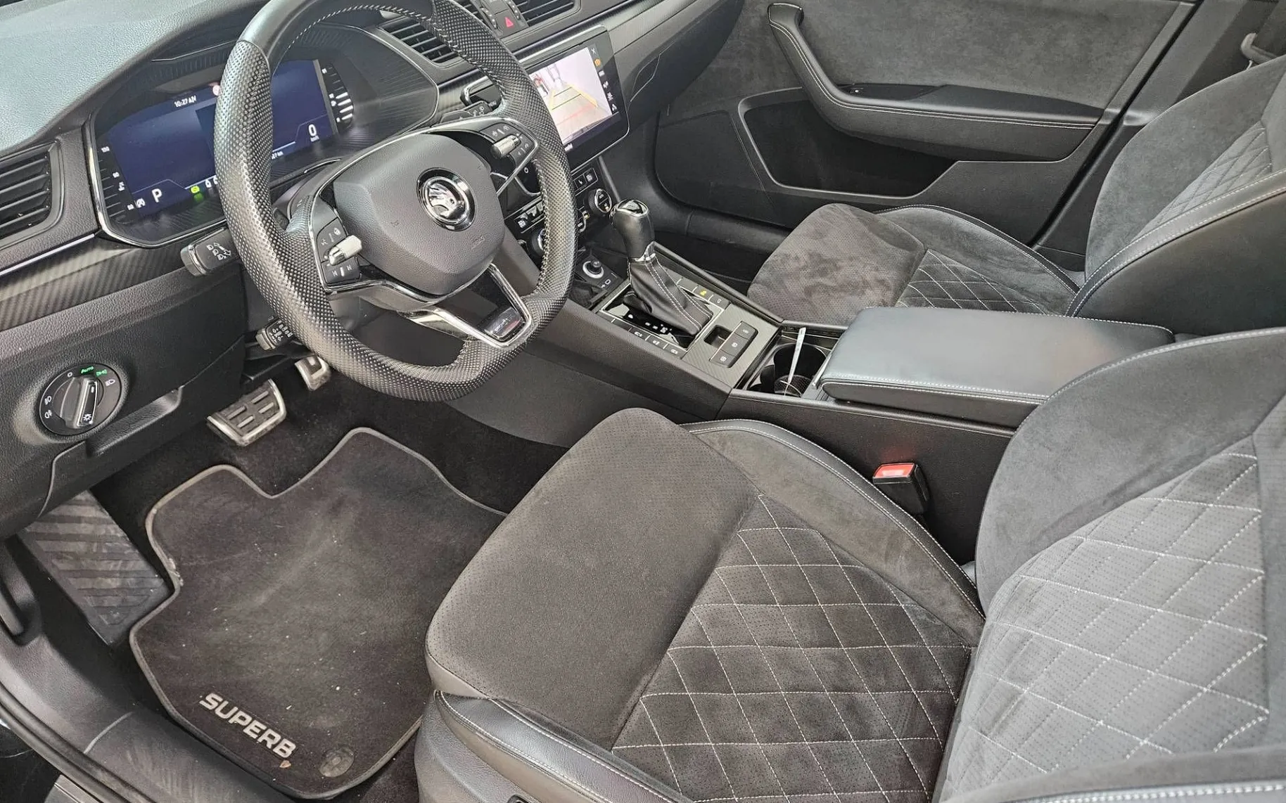 Notranja slika - Škoda Superb - 2.0 TDI Sportline Combi DSG 147 kW - 12