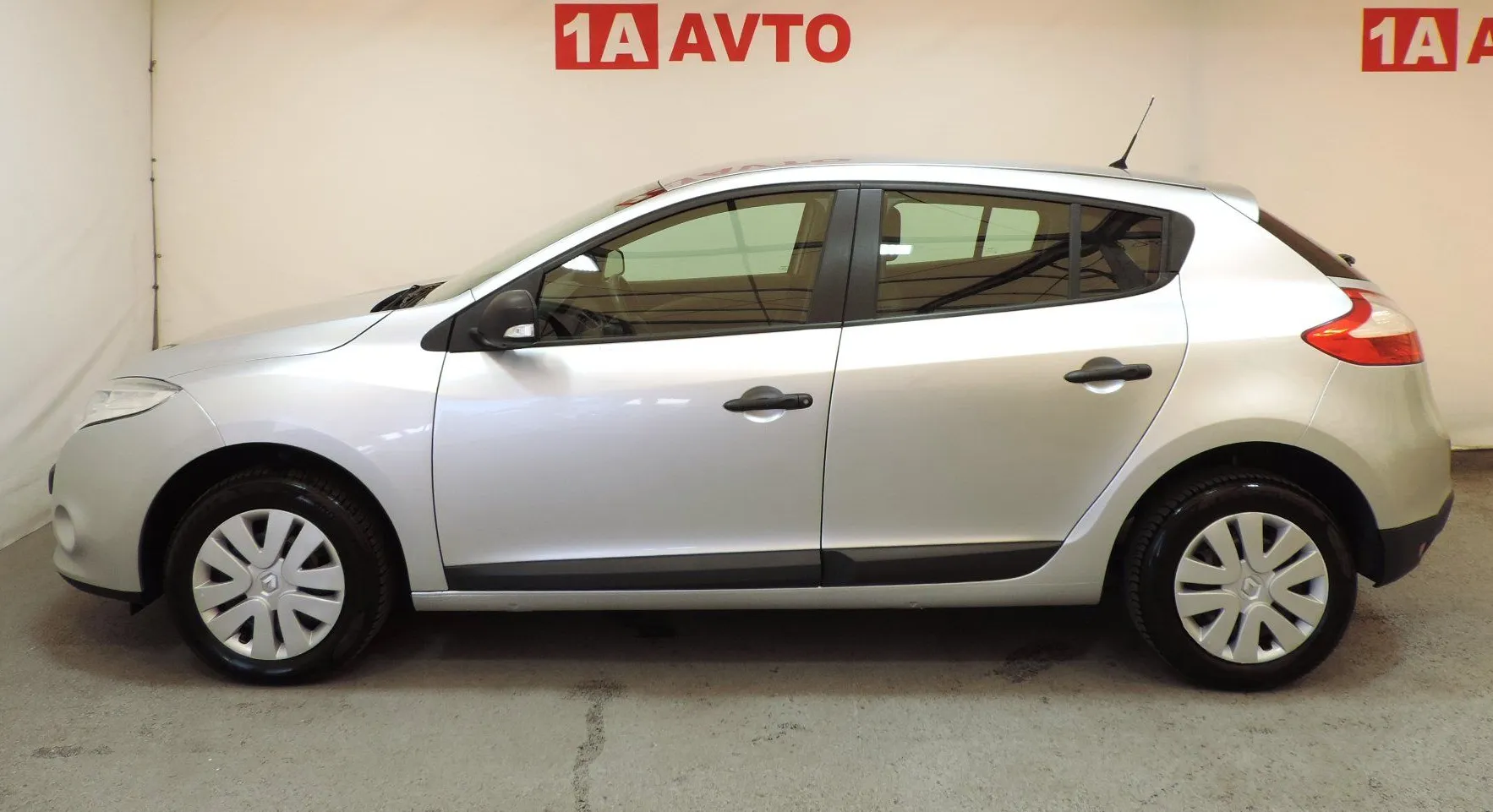 Zunanja slika - Renault Mégane - Megane Berline 1.6 16V Authentique SLO-KLIMA-103.000KM - 8