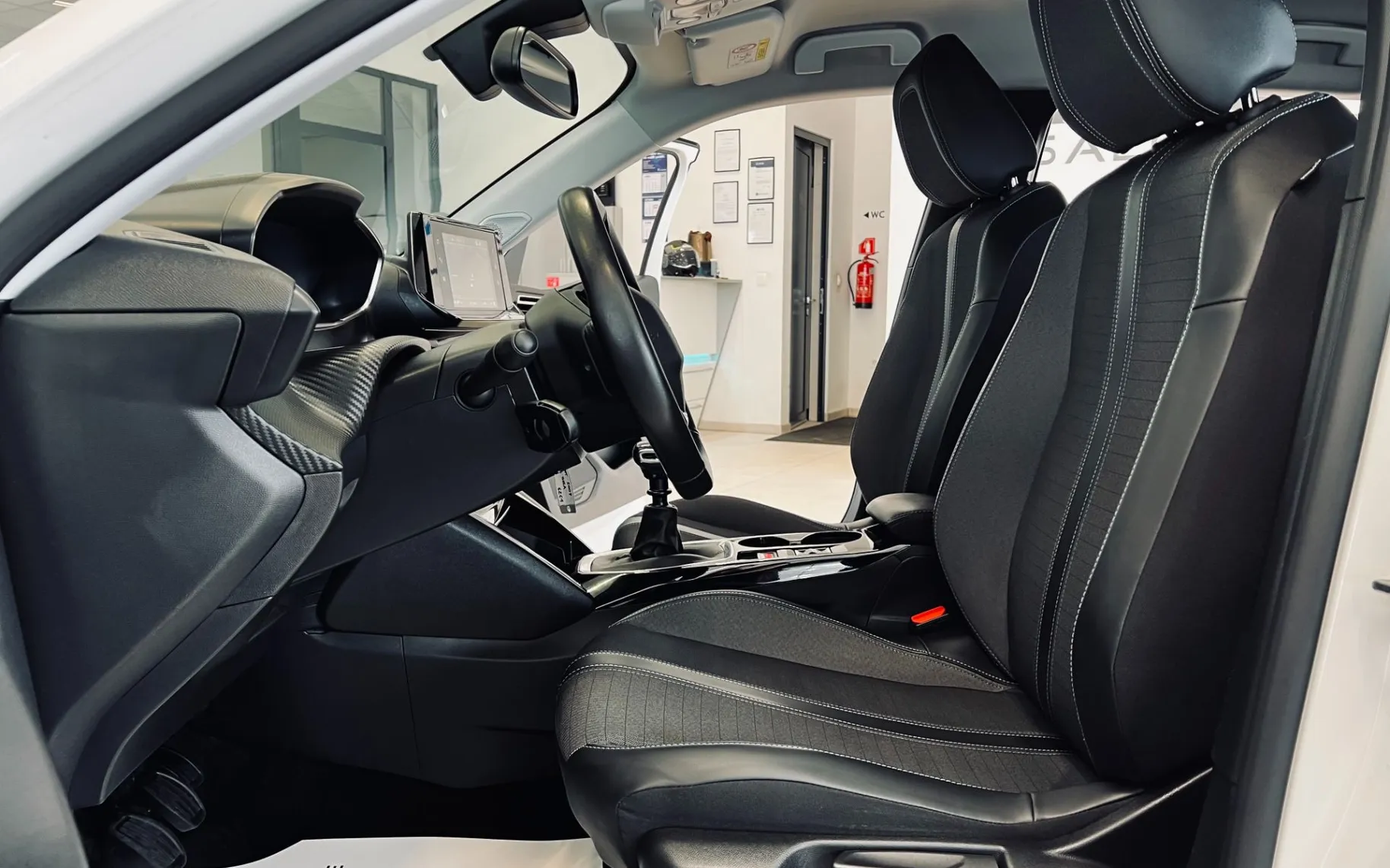Zunanja slika - Peugeot 2008 - 1,2 PureTech 100 S&S Allure - 9
