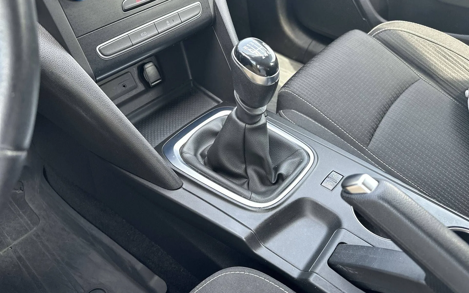 Notranja slika - Renault Megane - Berline TCe 100 - 17