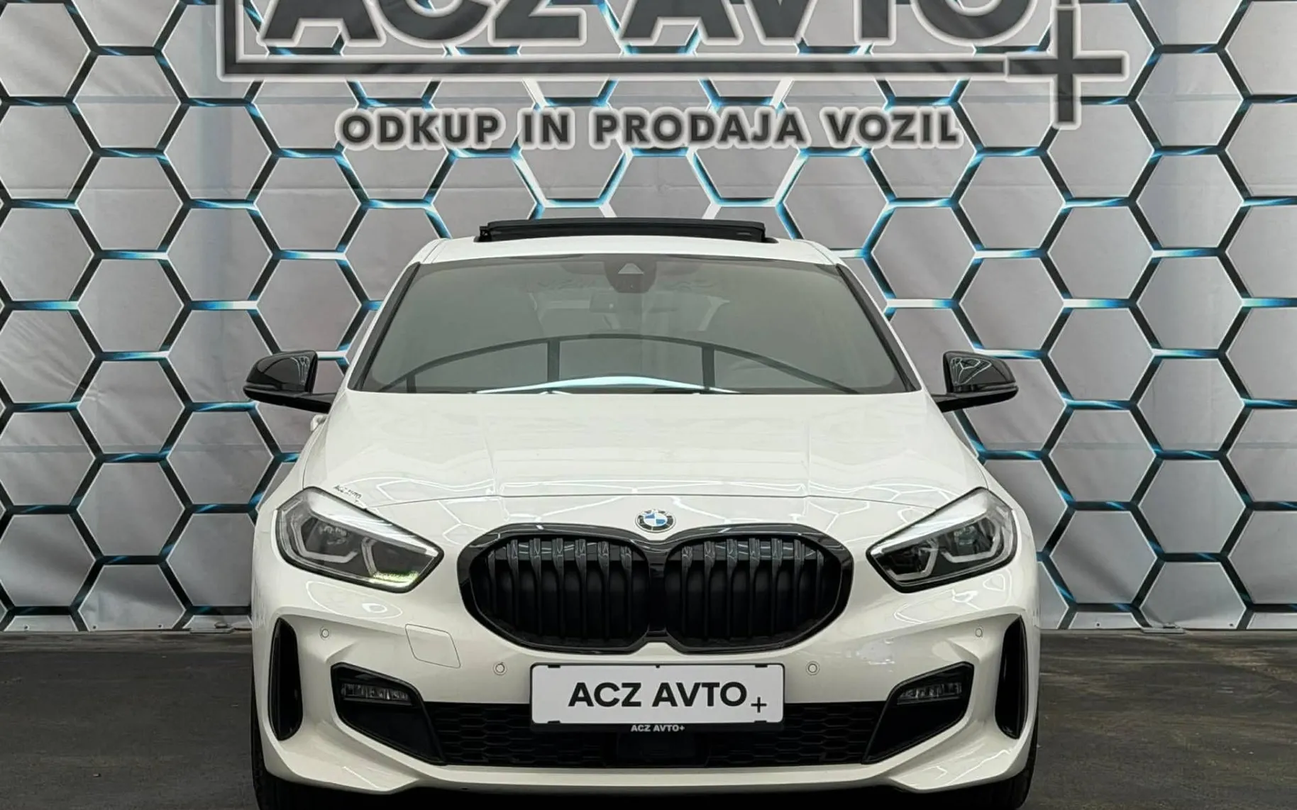Zunanja slika - BMW serija 1: - 118D•AUT•M PAKET•VIRTUAL•PANO•ACC•KEYLESS•KAMERA•. - 2