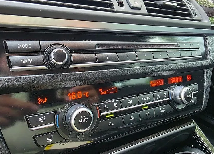 Zunanja slika - BMW Serija 5 - Touring: 525D AVTOMATIK LED-NAVI-GRETJE SEDEŽEV-ALU - 16